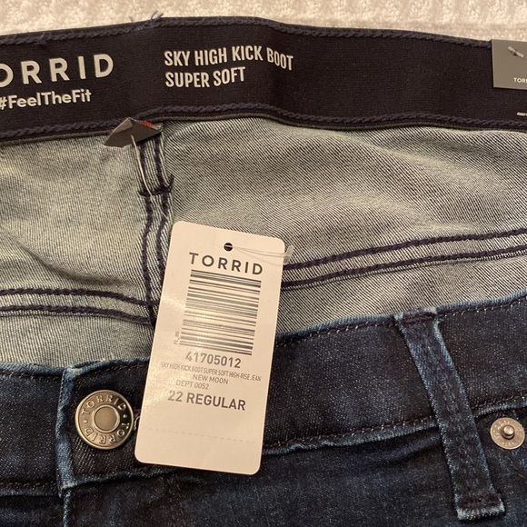 TORRID Jeans, Sky High Kick Boot,Super Soft, Size: 22R, High Rise, New Moon, NEW - Picture 6 of 11
